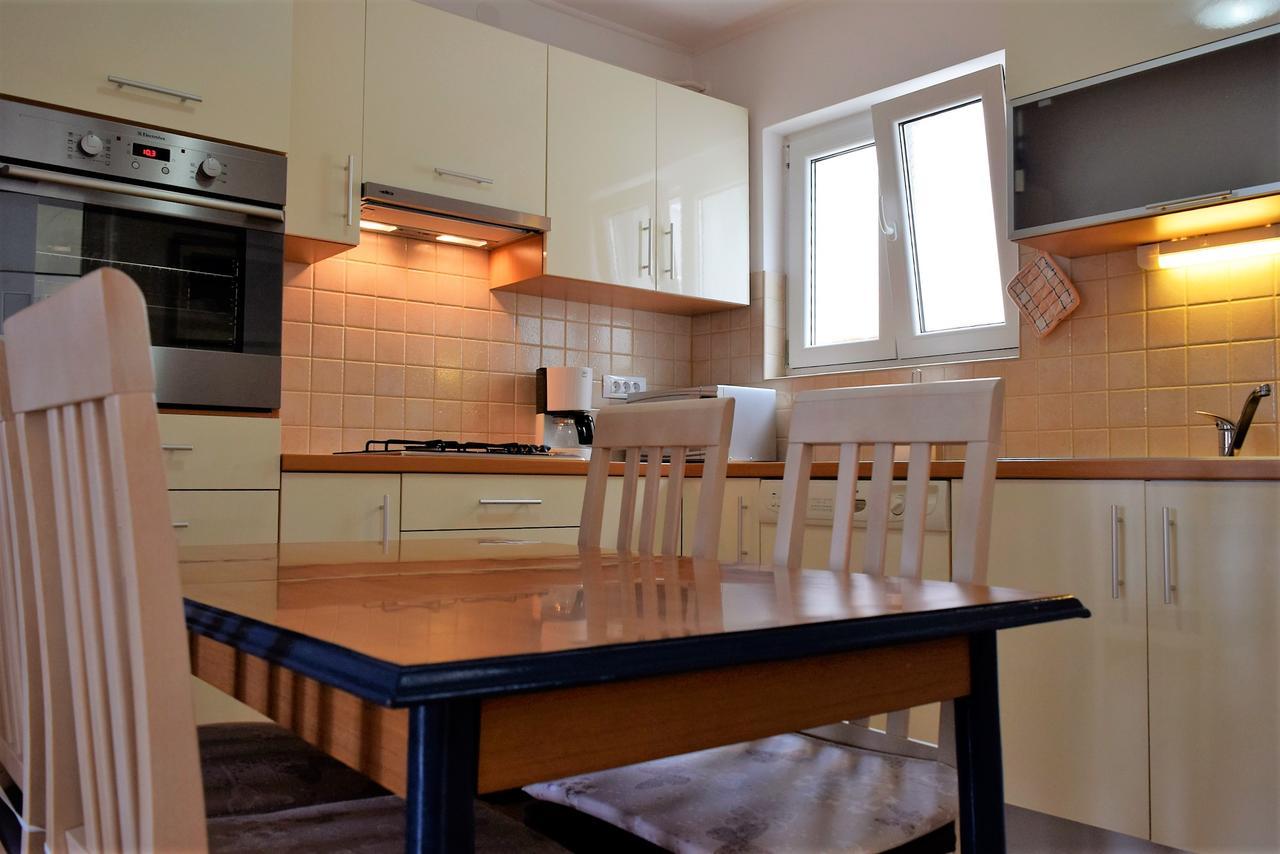 Sunnyy Beacch Apartments Banjol Bagian luar foto