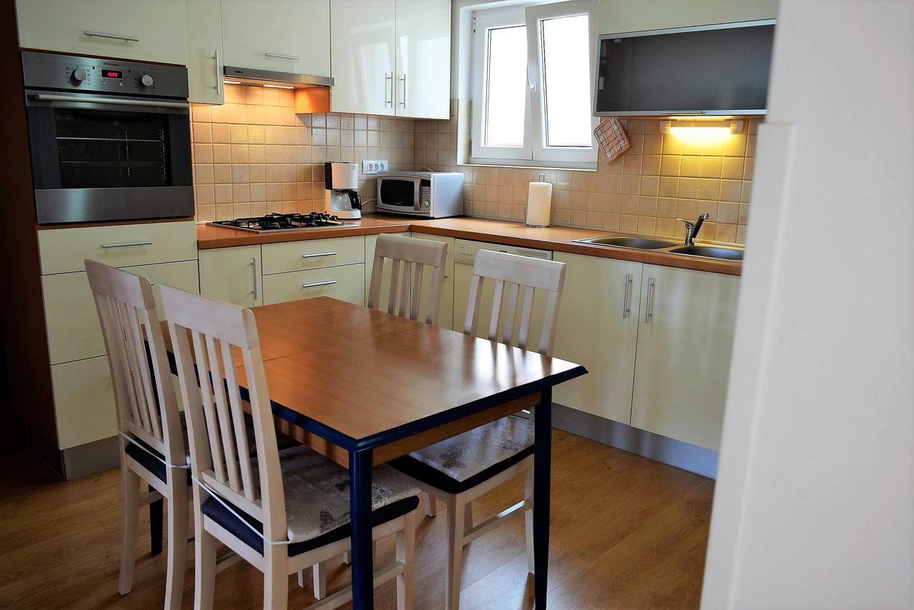 Sunnyy Beacch Apartments Banjol Bagian luar foto
